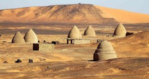 DONGOLA, Sudan cumhuriyetinde (Kuzey ili) iki şehr