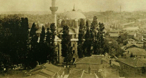 İstanbul'da bir semte ismini veren Cerrah Mehmed Paşa Camii ve arka planda Aksaray ve Bayezid semtleri, 1948