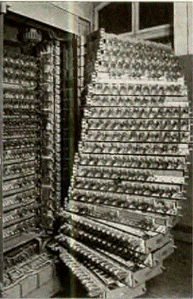 bilgisayarlarından Gamma 3'ün bir parçası. Köln ve Berlin'de Bull Electric firması tarafından 1952'de yapıldı. Bu germanyum diyotlar kullanan ilk makinadır. O yıllarda yarı iletken birimler yerine, termoiyonik vakum diyotlar kullanılırdı.