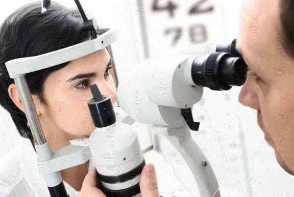 Oftalmologlar (göz mütehassısları), çok gelişmiş âletlerle gözün hastalıklarını teşhis ve tedâvi etmeğe çalışırlar.