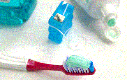 Kötü ağız bakımı. Günde en az bir ket diş fırçalanman bitleri yukarıdaki sonuçtan kurtarır. Hasta birçok dişini kaybettiği gibi dişotleriııdeki iltihap Öteki dişlerin de dökülmesine yal açabilecektir. İyi bir ağız bakımı ve yılda en az bir kez dişhekimi kontrolü bizi daha pahalı tedavilerden korur.